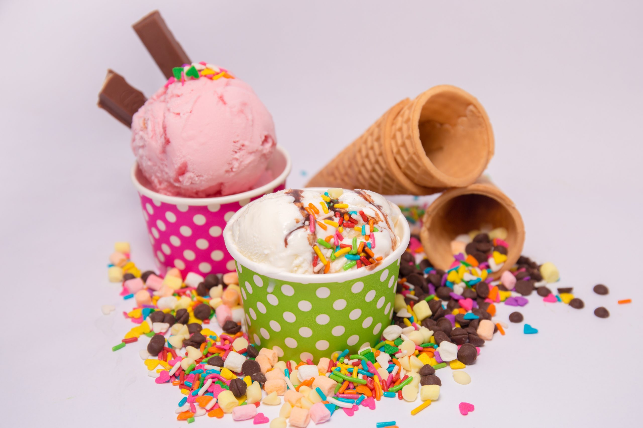 Ice cream paper cups with moisture-resistant coating